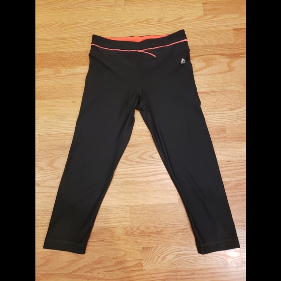 🍓 3/$20 RBX Black Ruffle Trim Cropped Leggings - Picture 2 of 9